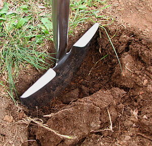 Root Slayer Shovel - Henery Hardware